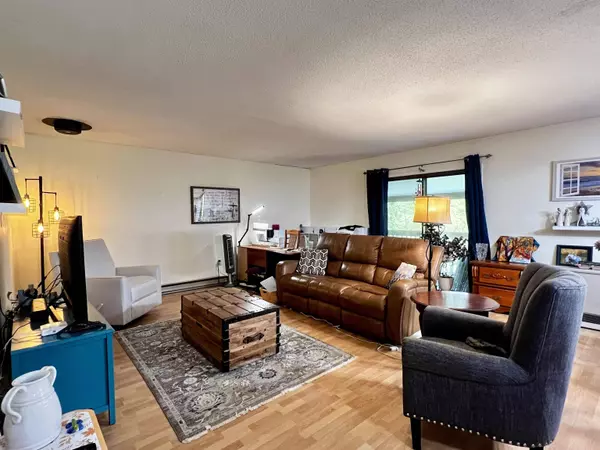 30 Bayberry LN, South Burlington, VT 05403