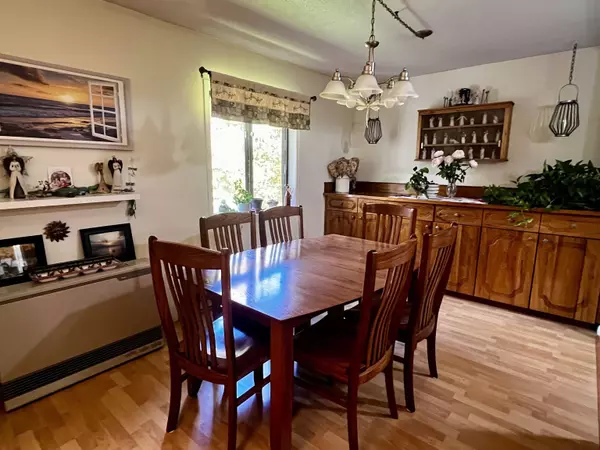 30 Bayberry LN, South Burlington, VT 05403