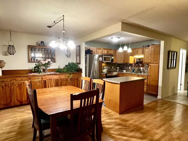 30 Bayberry LN, South Burlington, VT 05403