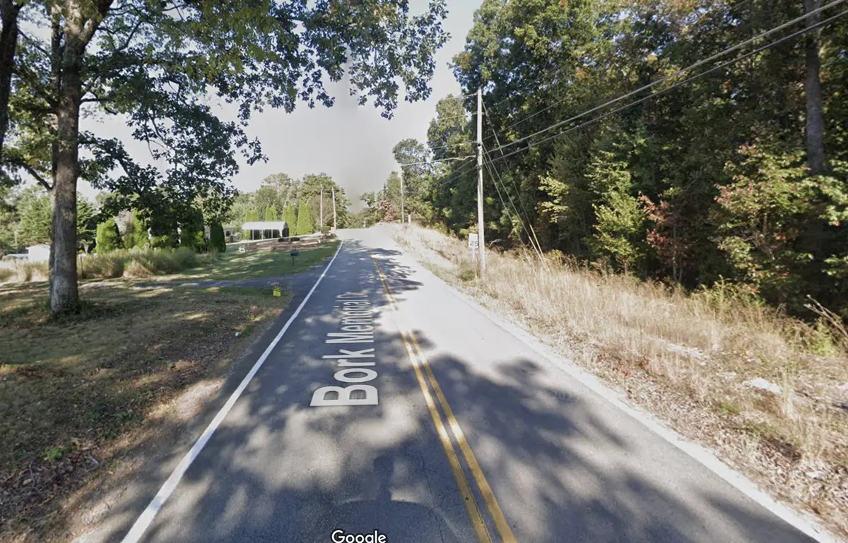 8011 Bork Memorial Dr, Ooltewah, TN 37363-9092