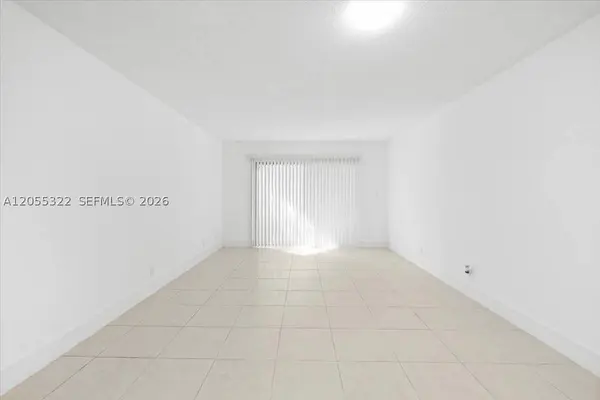 8290 Lake Dr #130, Doral, FL 33166
