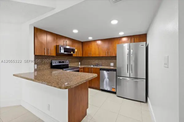 8290 Lake Dr #130, Doral, FL 33166