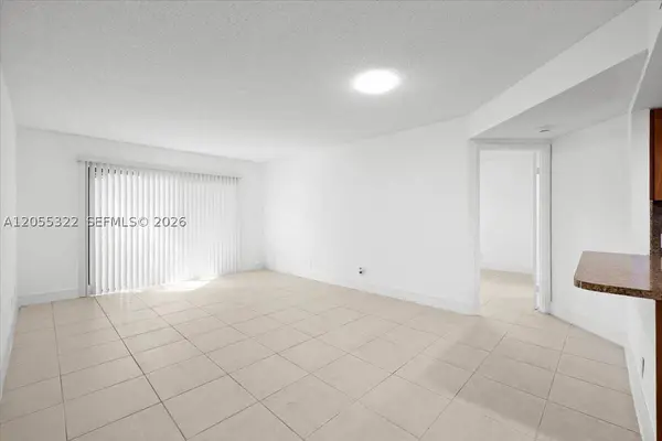 8290 Lake Dr #130, Doral, FL 33166