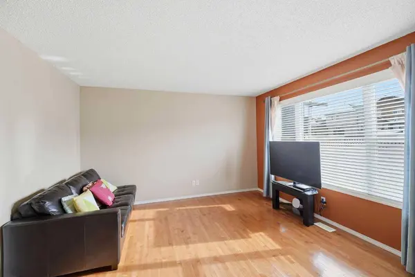 252 Saddlecrest Blvd NE, Calgary, AB T3J 5L6