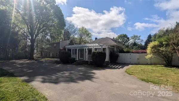 1404 Oakdale RD, Rock Hill, SC 29730