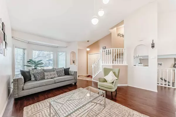 283 Macewan DR NW, Calgary, AB T3K 3W5