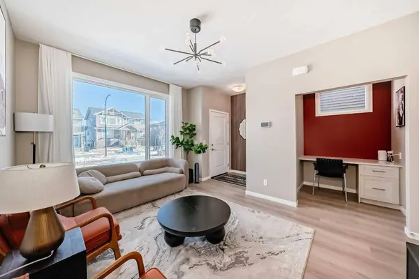 455 Tekarra DR NW, Calgary, AB T3R 2G3