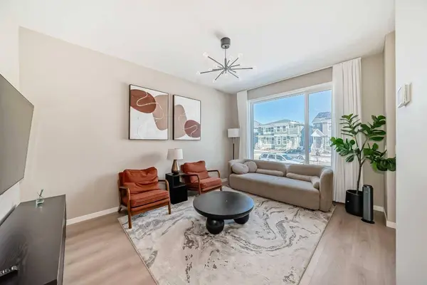 455 Tekarra DR NW, Calgary, AB T3R 2G3