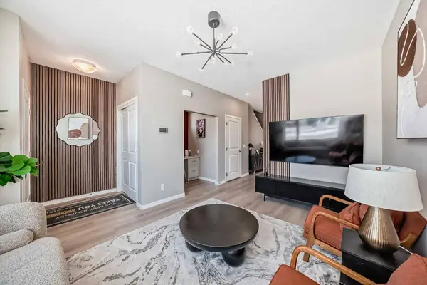 455 Tekarra DR NW, Calgary, AB T3R 2G3