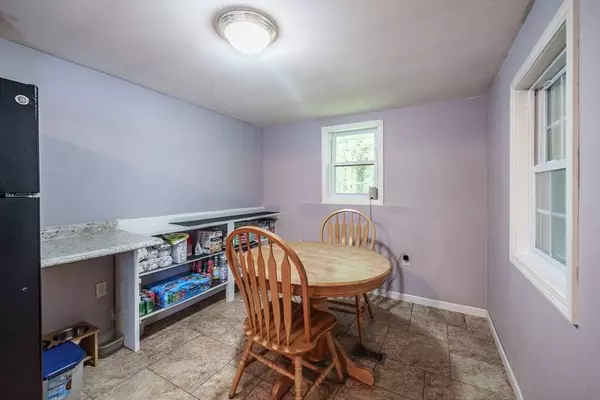 91 Robinson Rd, Palmer, MA 01069