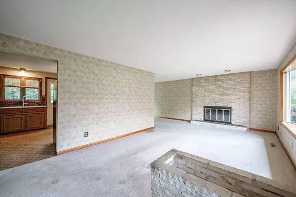 136 Butternut Hollow Rd, West Springfield, MA 01089