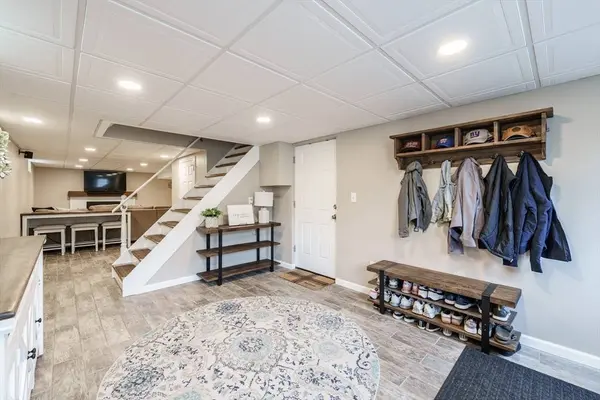 81 Laurence Dr, West Springfield, MA 01089