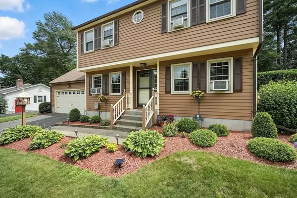 28 Sterling Dr, Easthampton, MA 01027