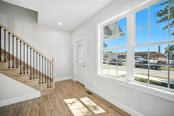 24 Medford St, Springfield, MA 01107