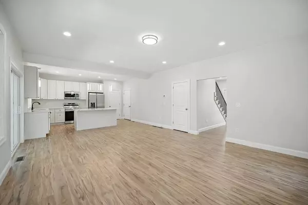 24 Medford St, Springfield, MA 01107