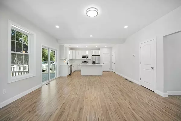 24 Medford St, Springfield, MA 01107