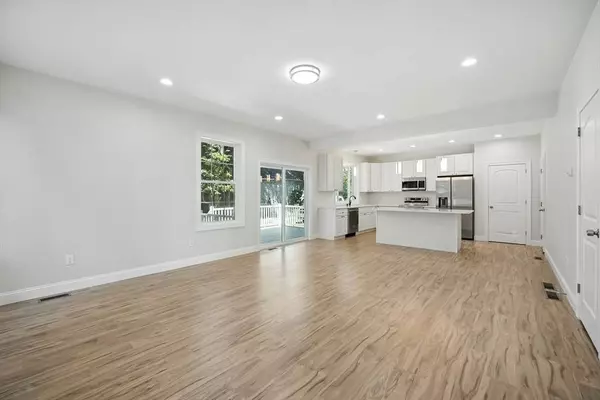 24 Medford St, Springfield, MA 01107