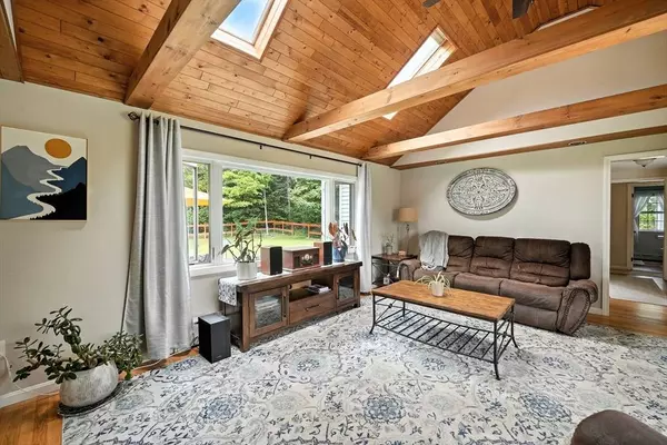 23 Dickinson Dr, Granville, MA 01034