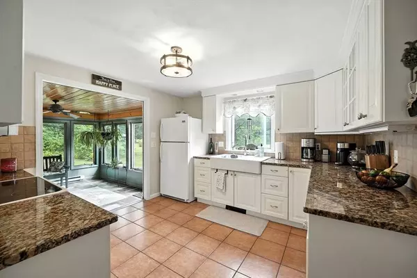 23 Dickinson Dr, Granville, MA 01034