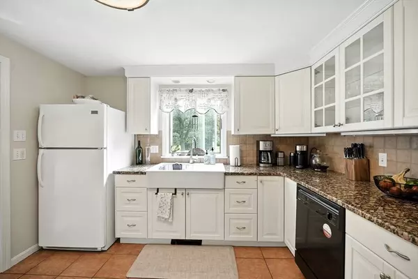 23 Dickinson Dr, Granville, MA 01034