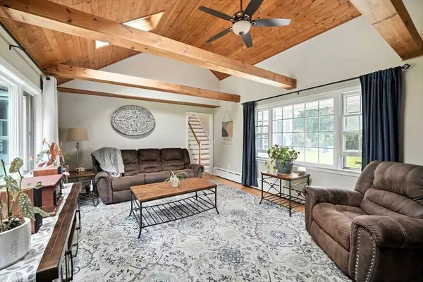 23 Dickinson Dr, Granville, MA 01034