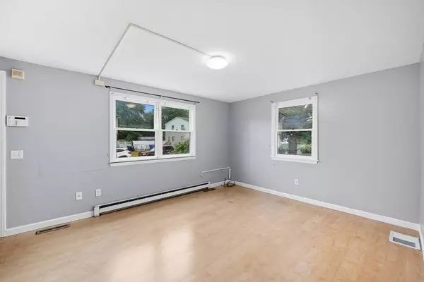 27-29 Allison Ln, Springfield, MA 01129