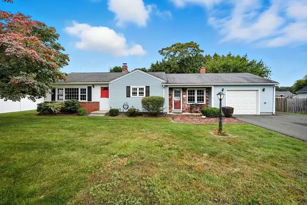 92 Highland St, Agawam, MA 01030