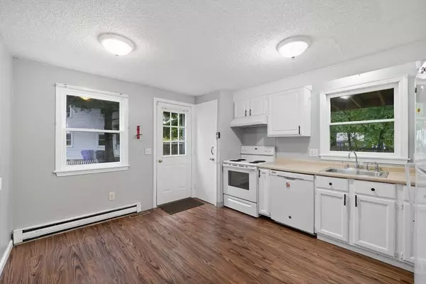 27-29 Allison Ln, Springfield, MA 01129