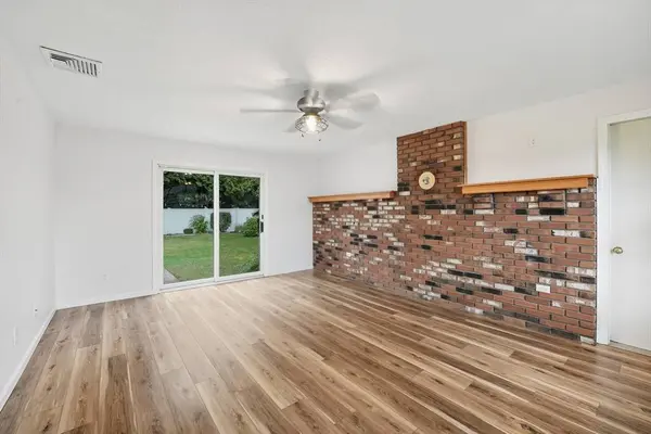 92 Highland St, Agawam, MA 01030