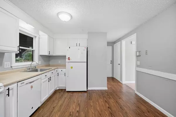 27-29 Allison Ln, Springfield, MA 01129