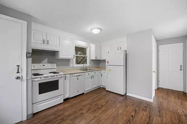 27-29 Allison Ln, Springfield, MA 01129