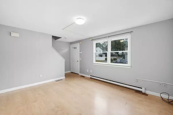 27-29 Allison Ln, Springfield, MA 01129