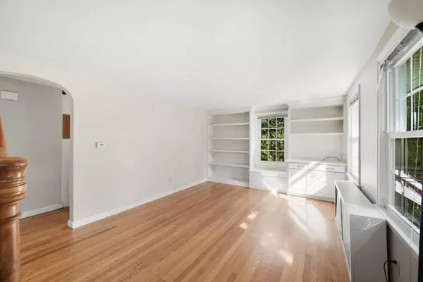 1636 Longmeadow St, Longmeadow, MA 01106