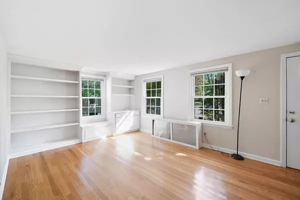 1636 Longmeadow St, Longmeadow, MA 01106