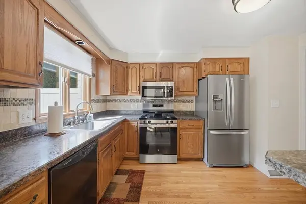 6 Mansion Woods Dr #C, Agawam, MA 01001