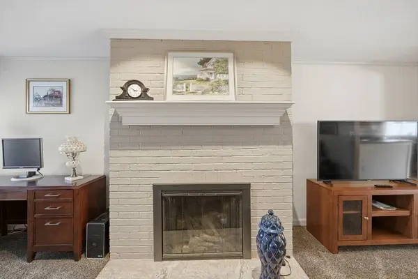 6 Mansion Woods Dr #C, Agawam, MA 01001