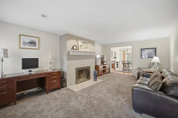 6 Mansion Woods Dr #C, Agawam, MA 01001