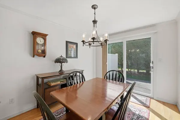 6 Mansion Woods Dr #C, Agawam, MA 01001