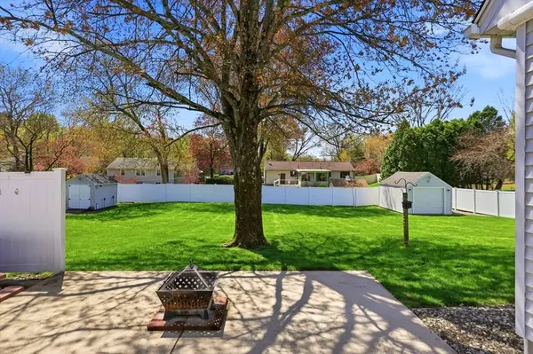 82 Pleasant Dr, Agawam, MA 01030