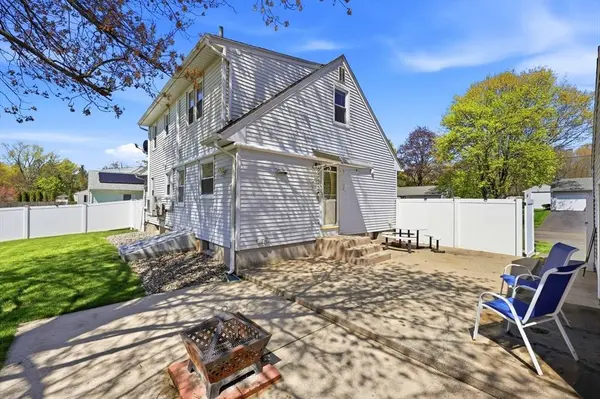 82 Pleasant Dr, Agawam, MA 01030