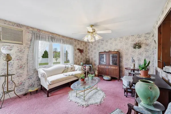 11 Judith St, Springfield, MA 01118