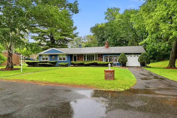 87 Squire Ln, Springfield, MA 01118