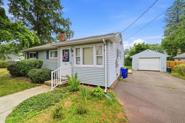 23 Steuben St, Springfield, MA 01151