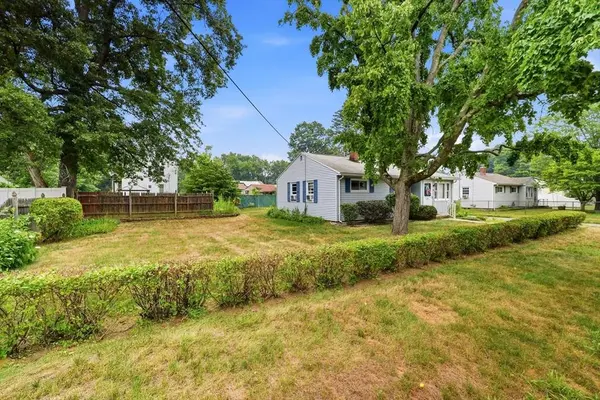23 Steuben St, Springfield, MA 01151