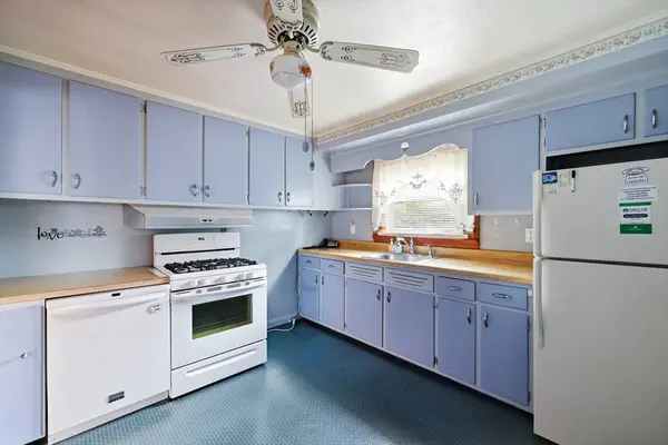 23 Steuben St, Springfield, MA 01151