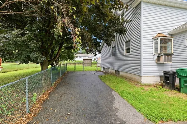 118 Blanchwood Ave, Chicopee, MA 01013