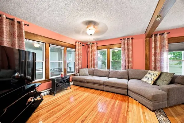90 Bonneville Ave, Chicopee, MA 01013