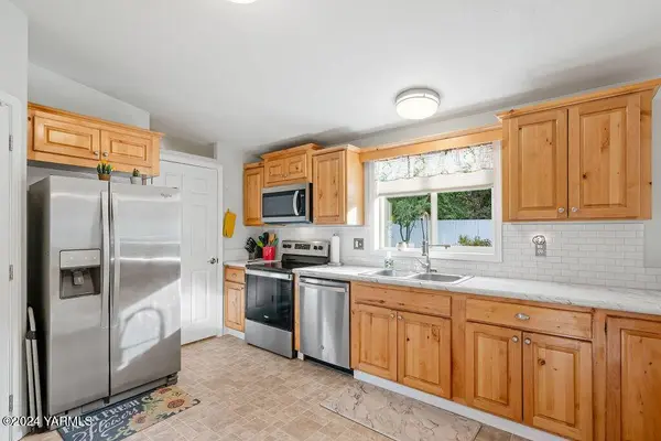 1521 Cutler Way, Zillah, WA 98953