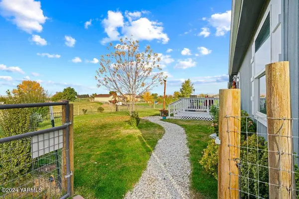 1521 Cutler Way, Zillah, WA 98953