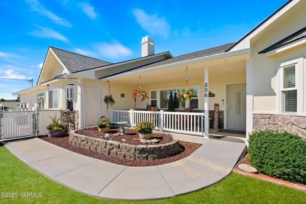 206 Pear Ave S, Yakima, WA 98908